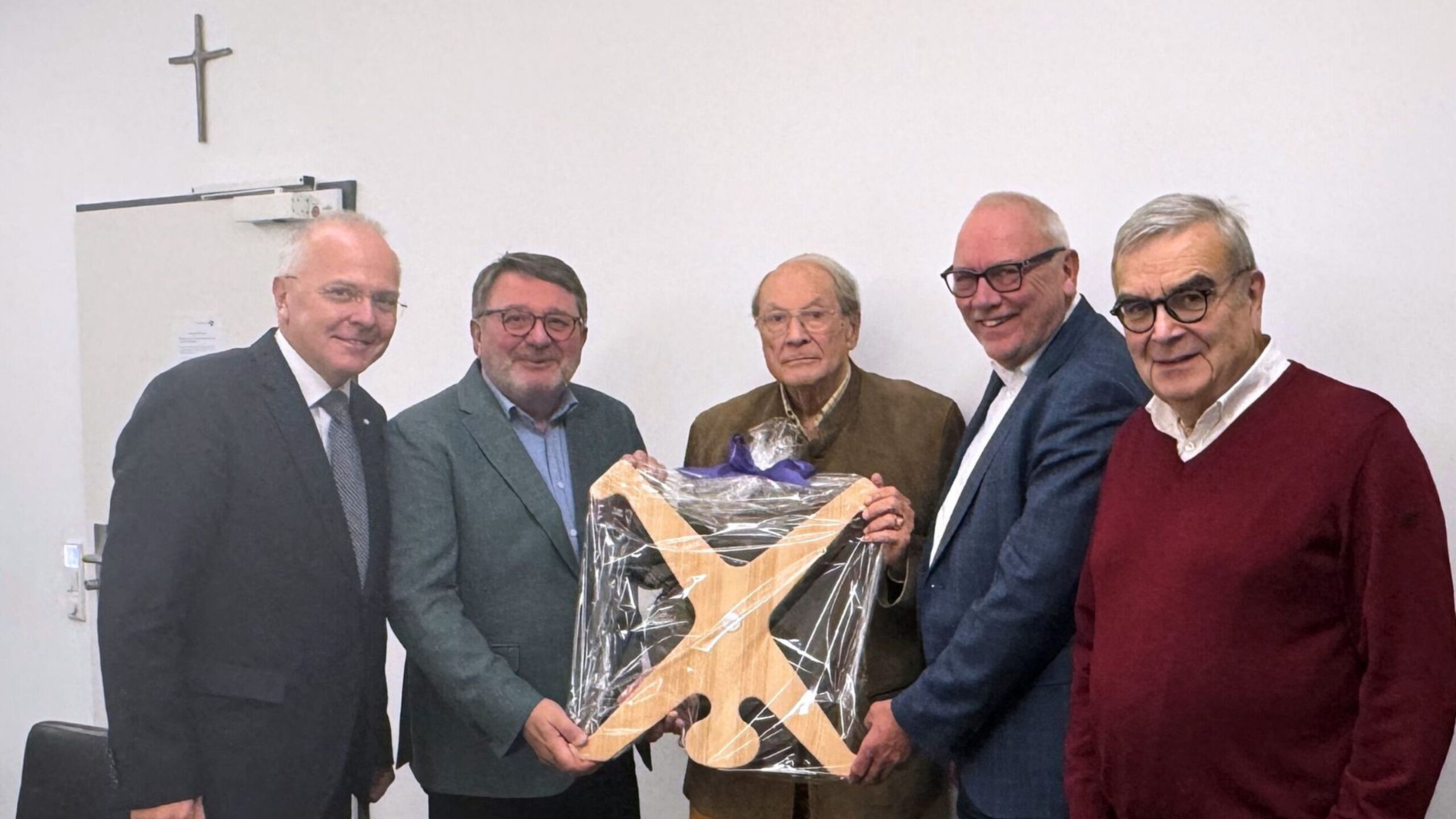 V.l.n.r.: Prof. Dr. med. Stephan Martin (Vorsitzender), Dr. jur. Matthias Wetterau (Stellv. Vorsitzender), Heinz Hardt, Peter Preuß (Schatzmeister), Prof. Dr. med. Karl Heinz Schultheis (Beisitzer)